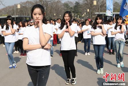 张艺谋任达华女儿入围巴黎名媛舞会